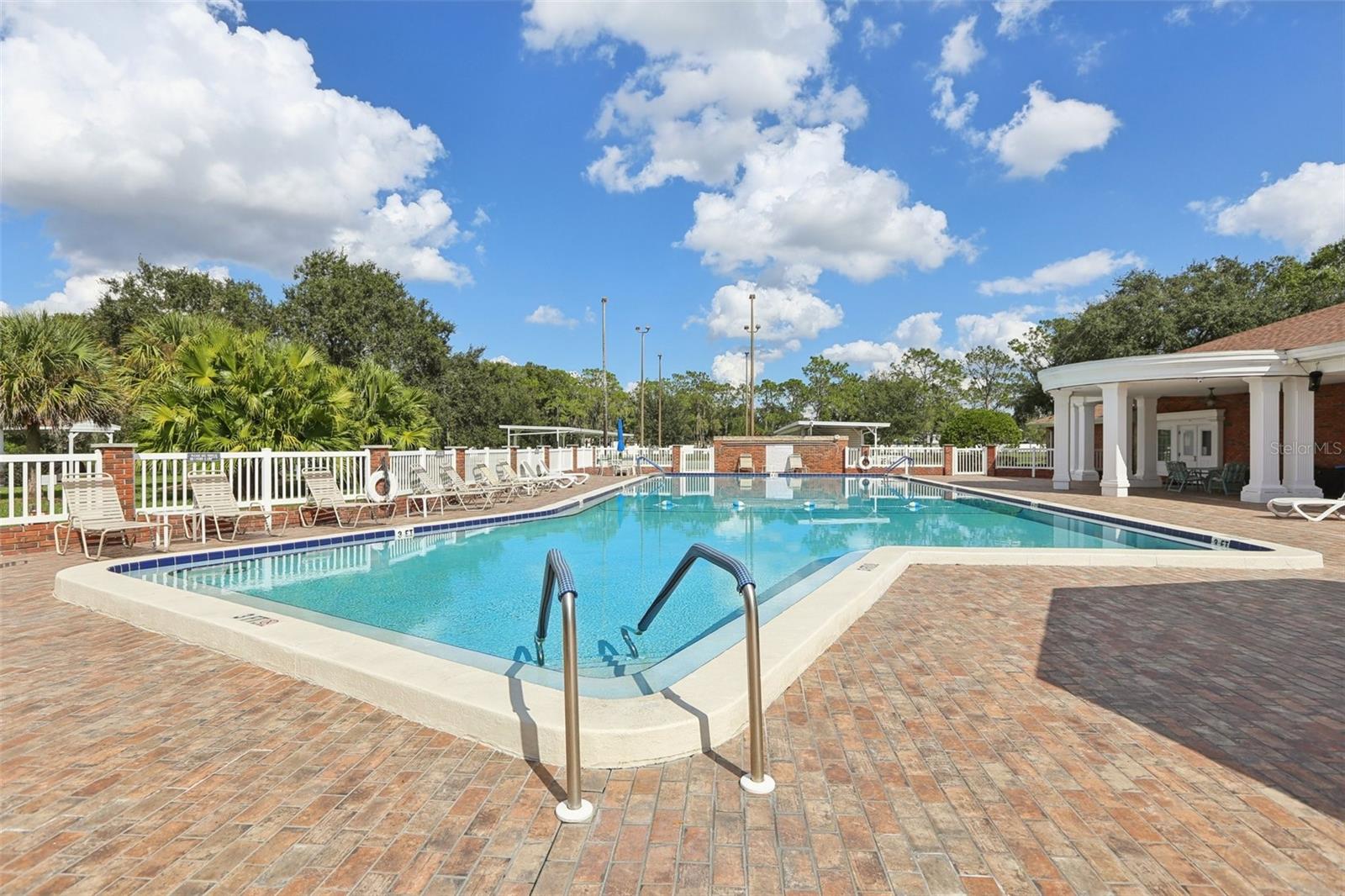 4933 COLONNADES CIR E