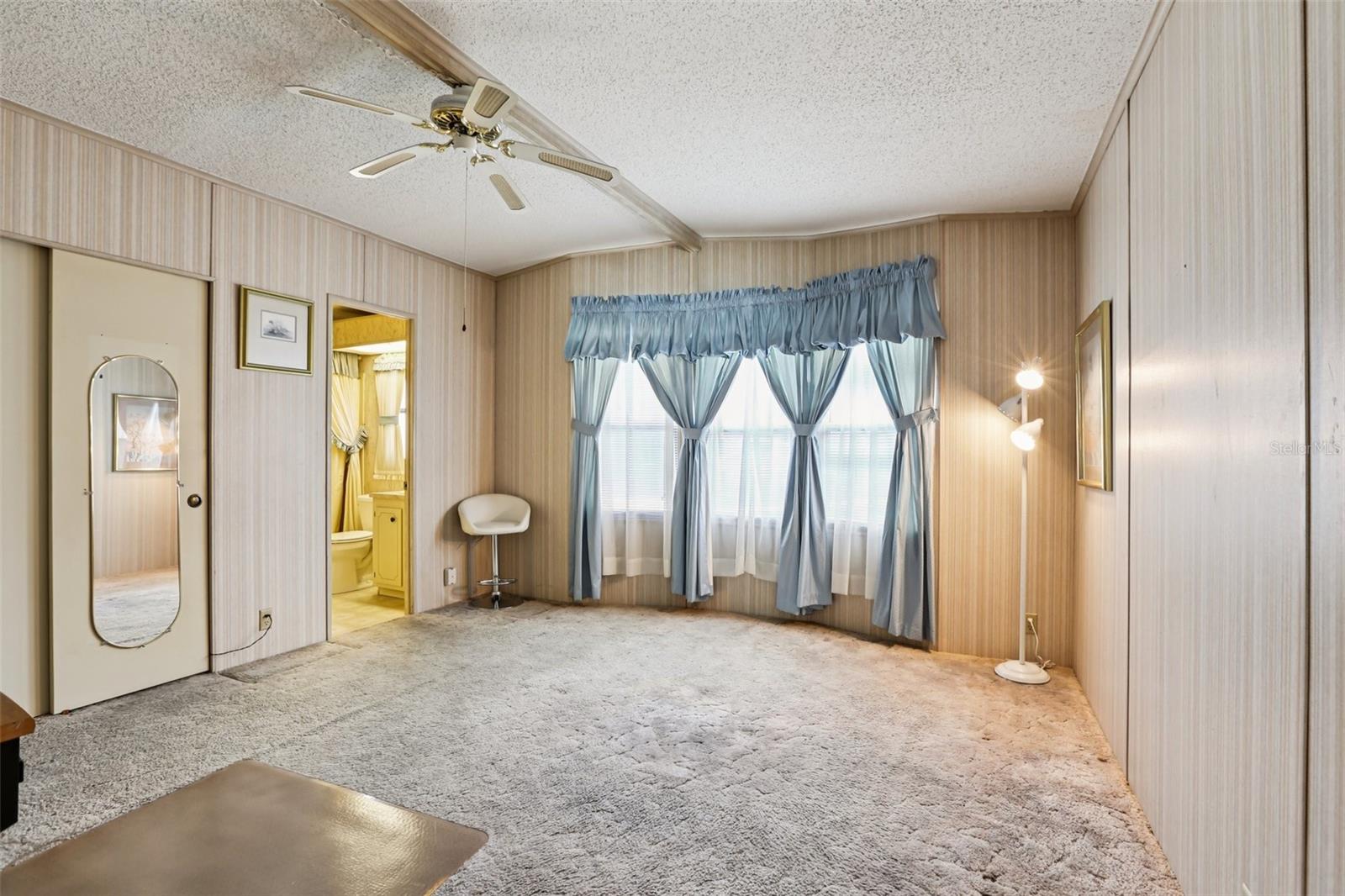 4933 COLONNADES CIR E