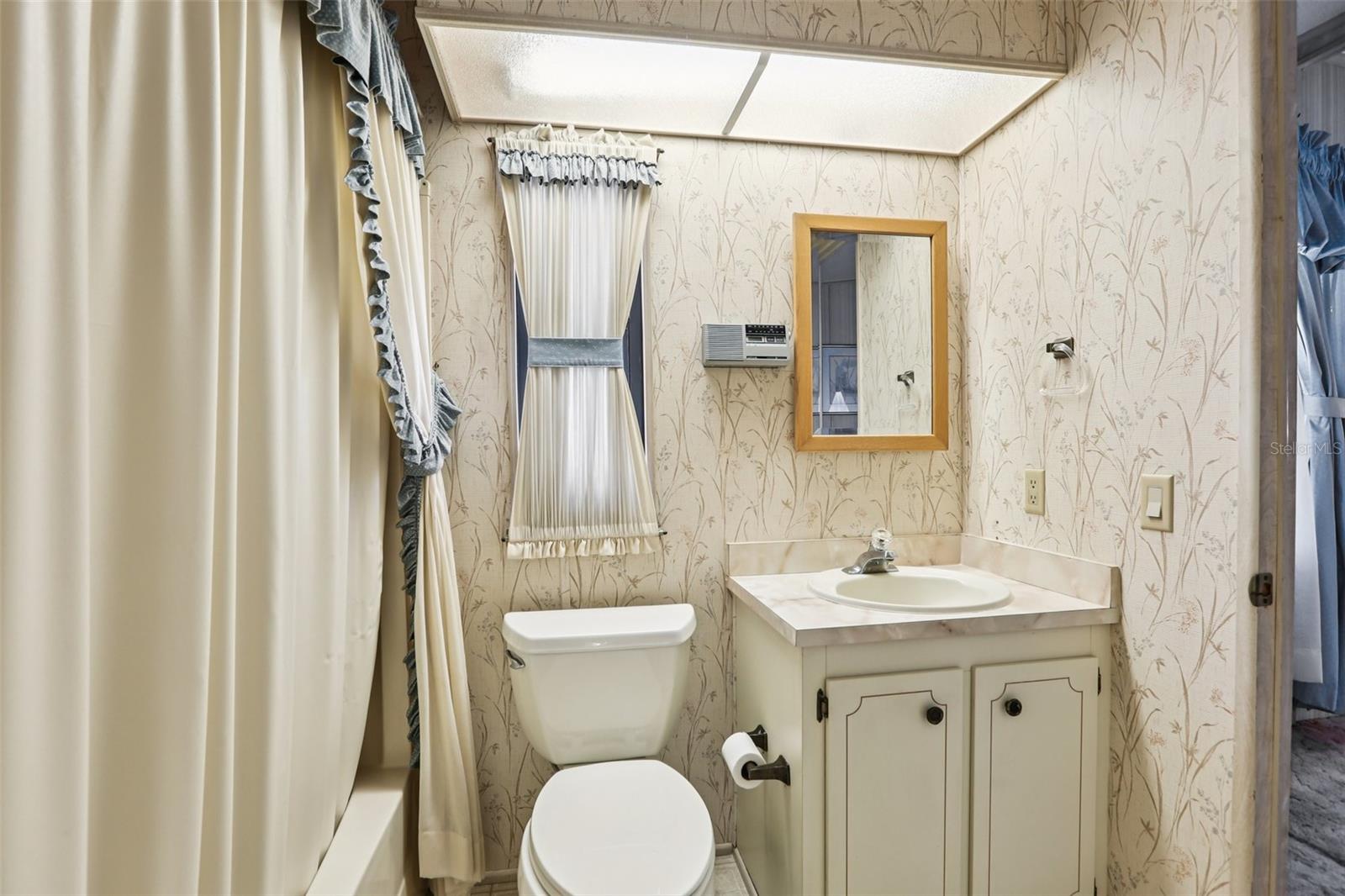 4933 COLONNADES CIR E