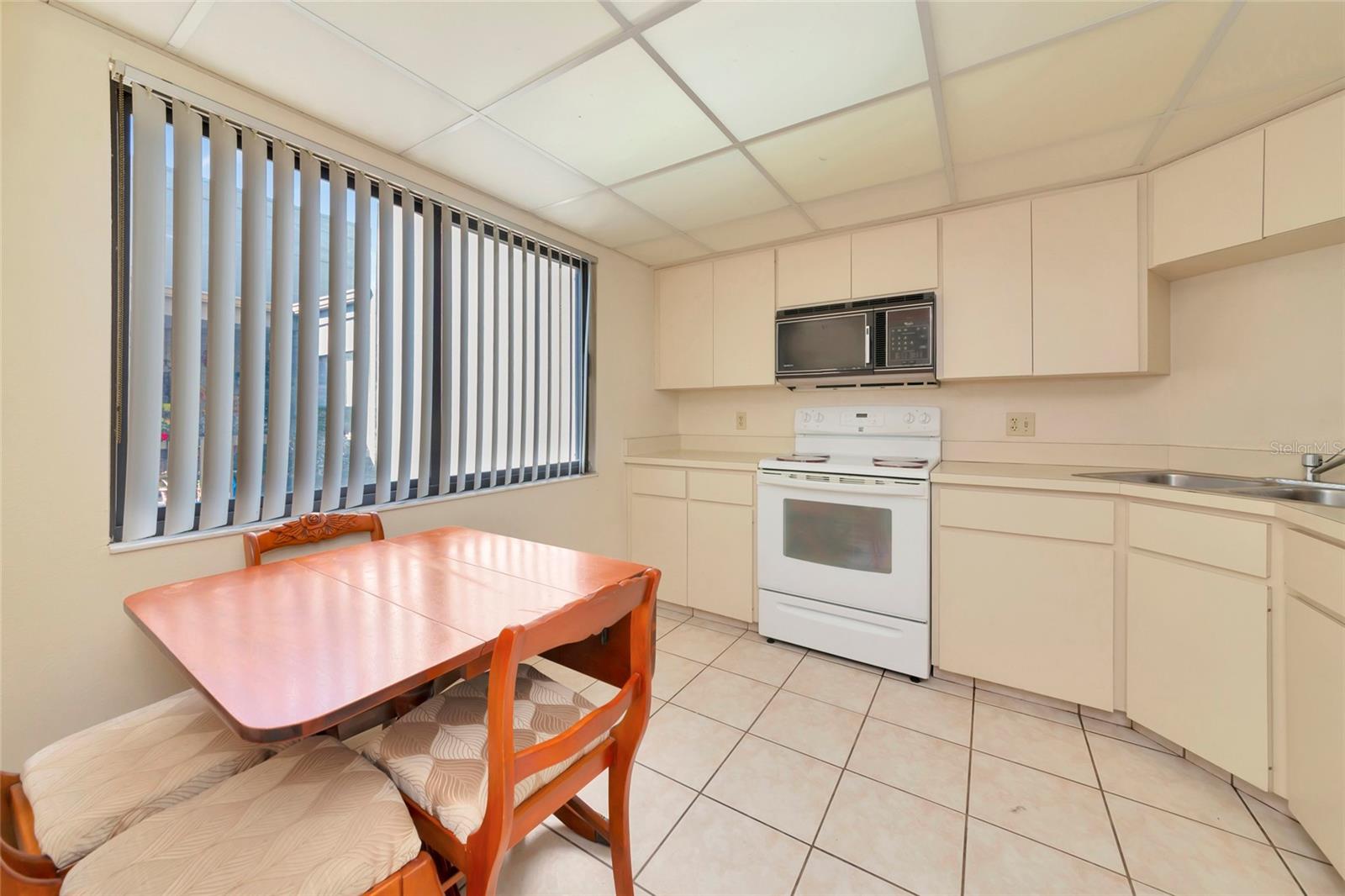 211 WOODLAND DR #211