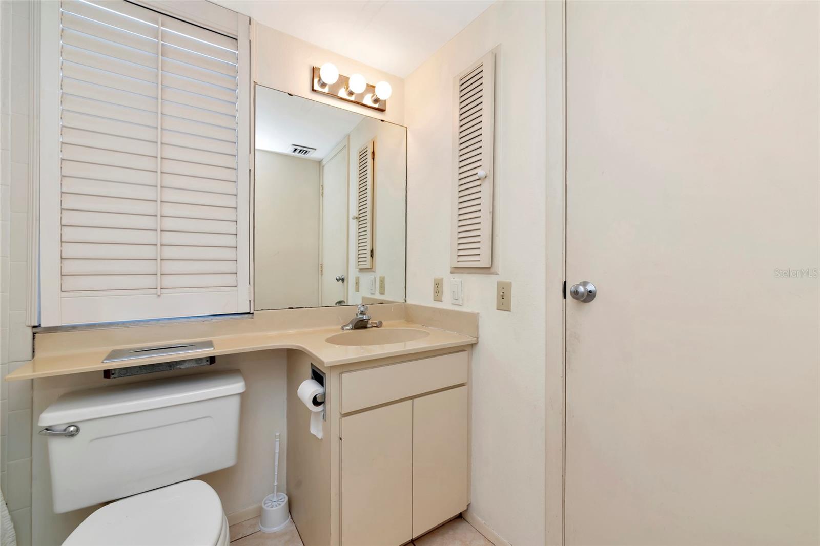 211 WOODLAND DR #211