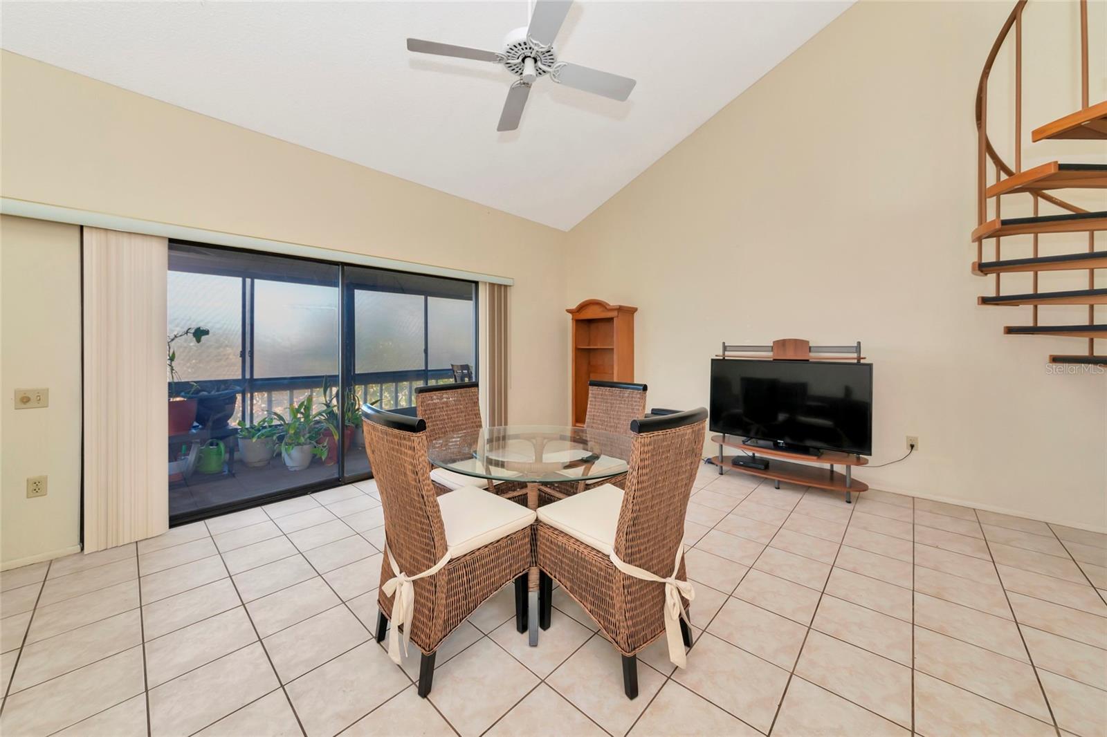 211 WOODLAND DR #211