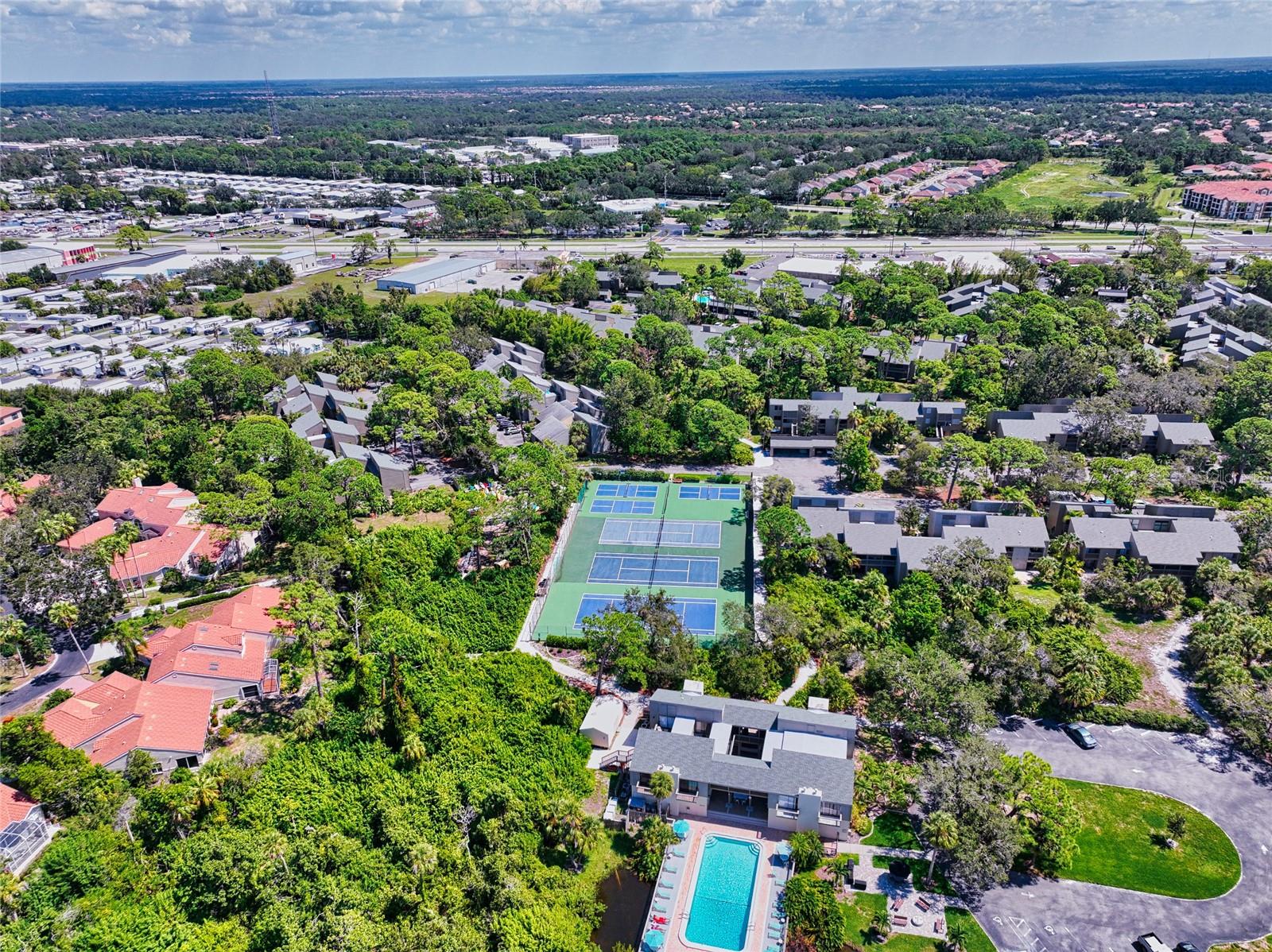 211 WOODLAND DR #211