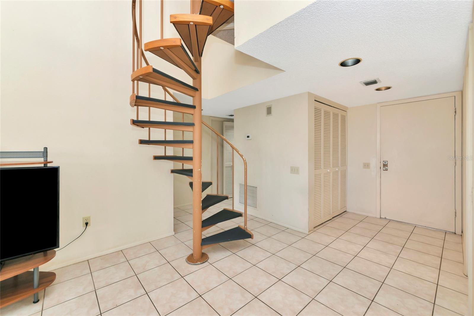 211 WOODLAND DR #211