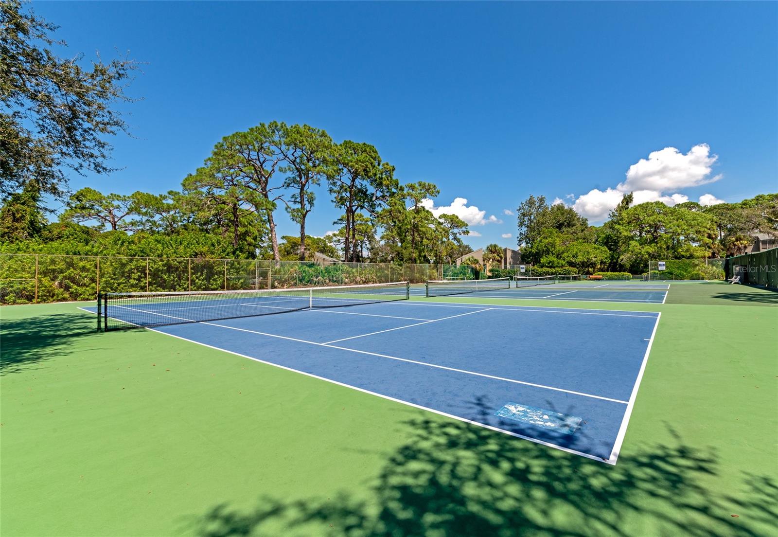 211 WOODLAND DR #211