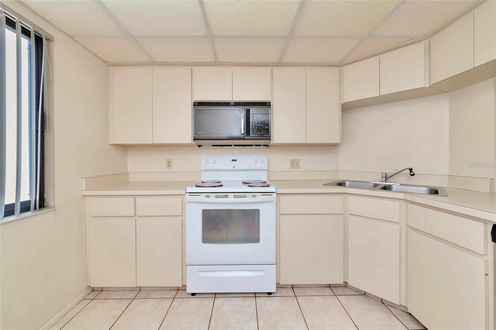 211 WOODLAND DR #211