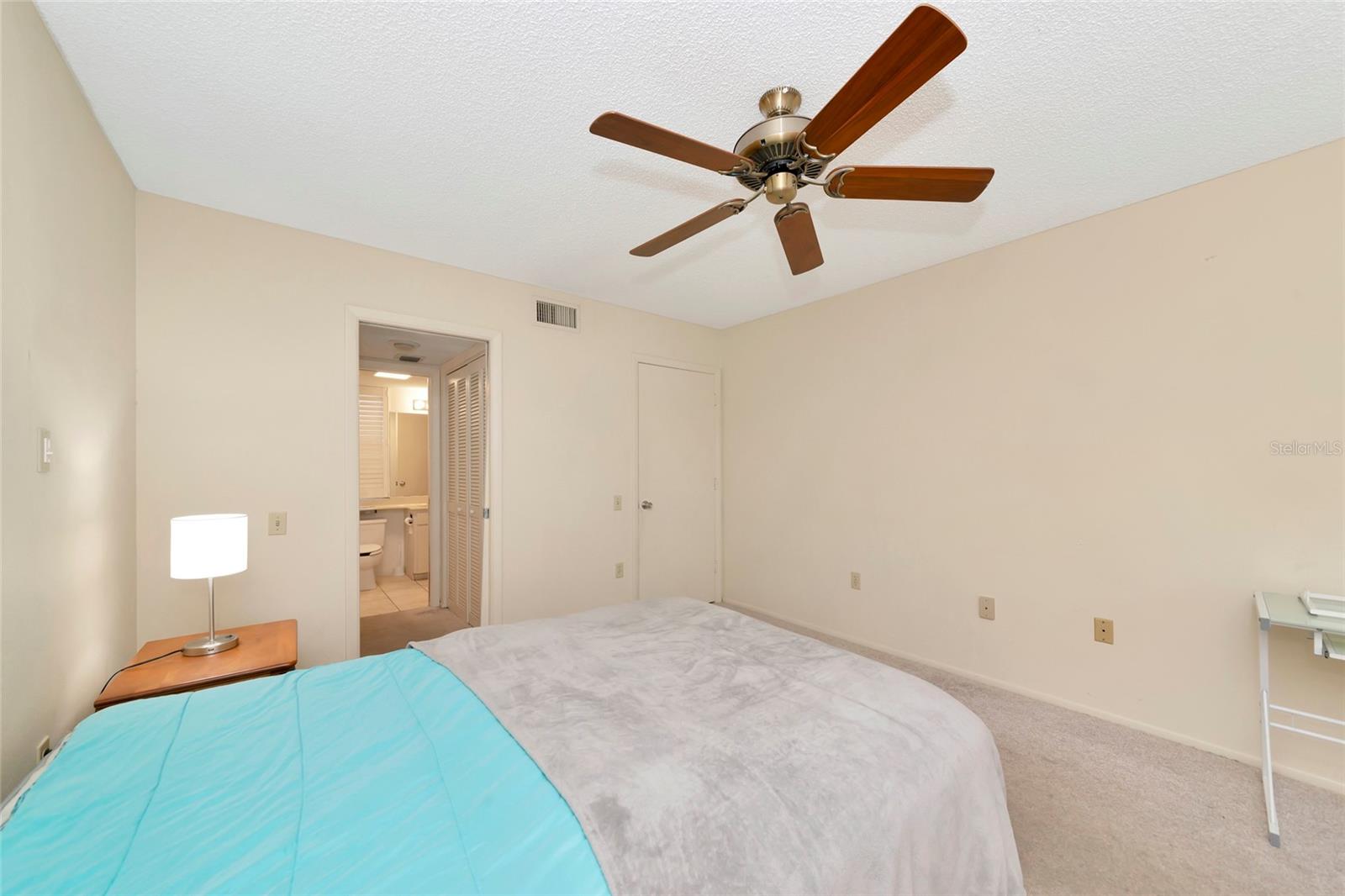 211 WOODLAND DR #211