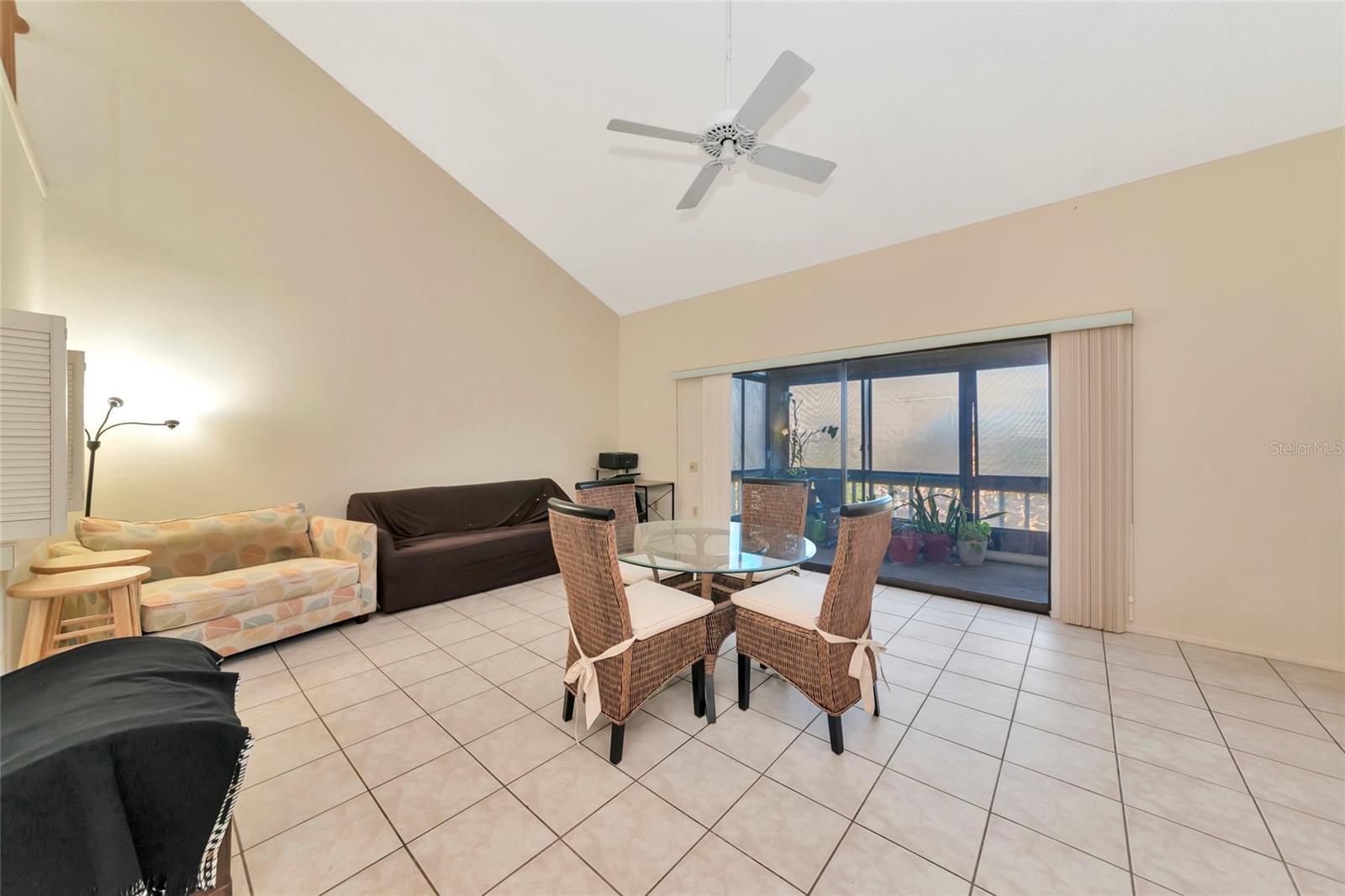 211 WOODLAND DR #211