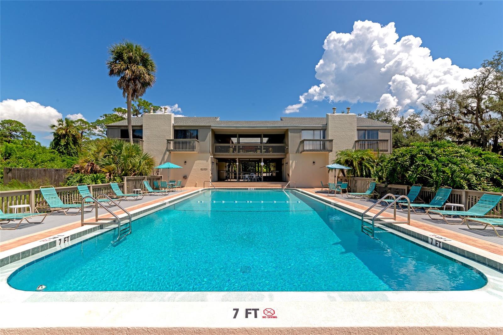 211 WOODLAND DR #211