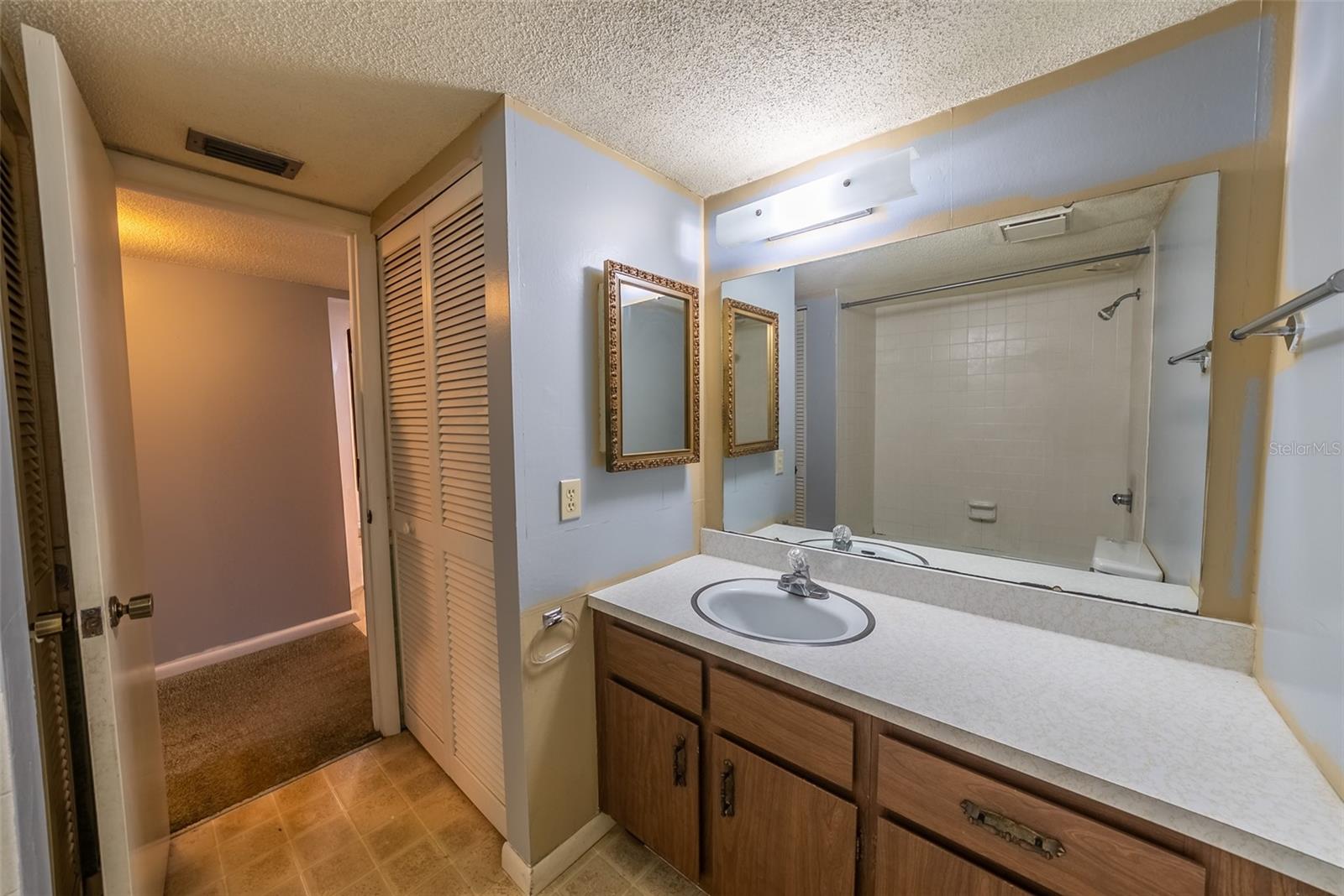 559 FAIRWAY CIRCLE #A