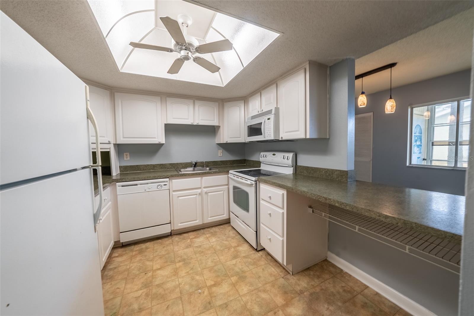 559 FAIRWAY CIRCLE #A