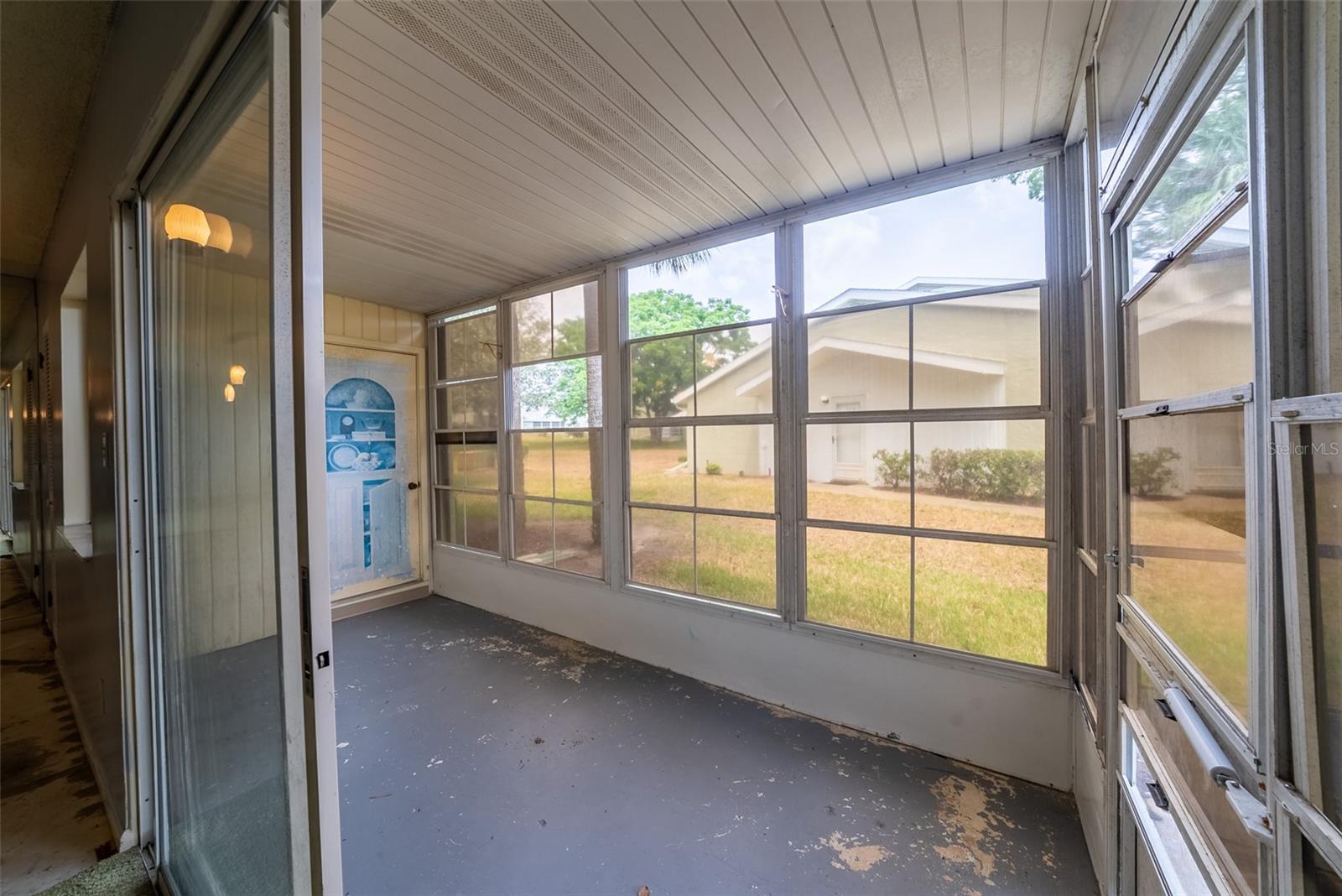 559 FAIRWAY CIRCLE #A