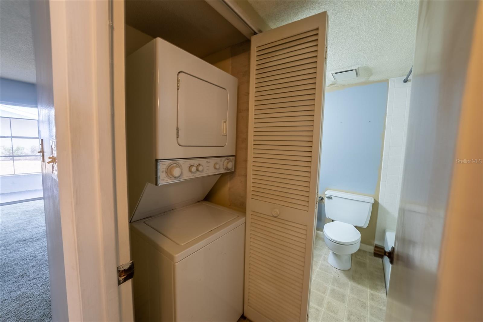 559 FAIRWAY CIRCLE #A