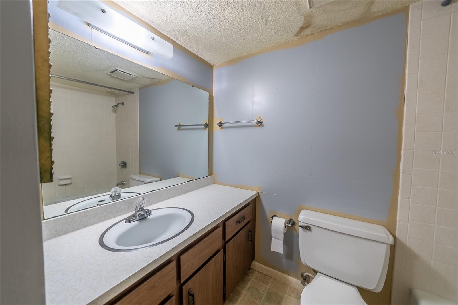 559 FAIRWAY CIRCLE #A