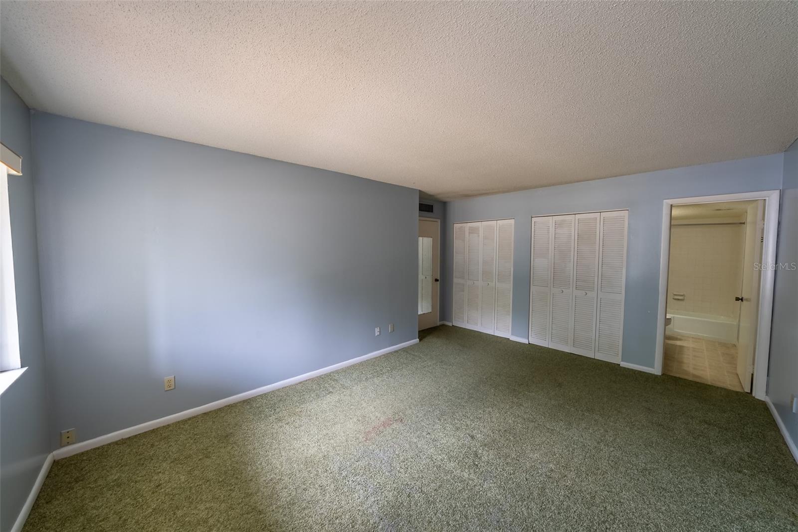 559 FAIRWAY CIRCLE #A