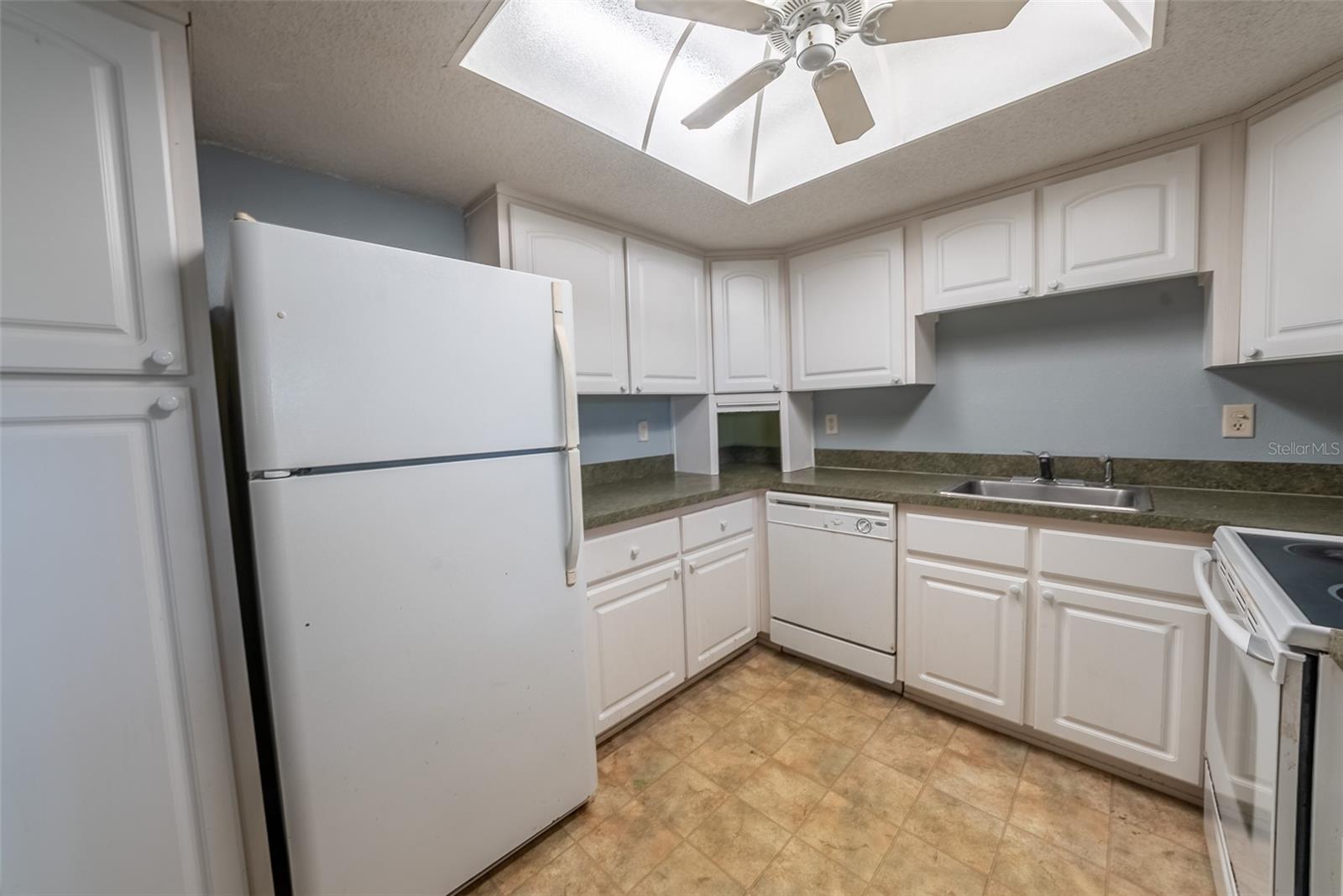 559 FAIRWAY CIRCLE #A