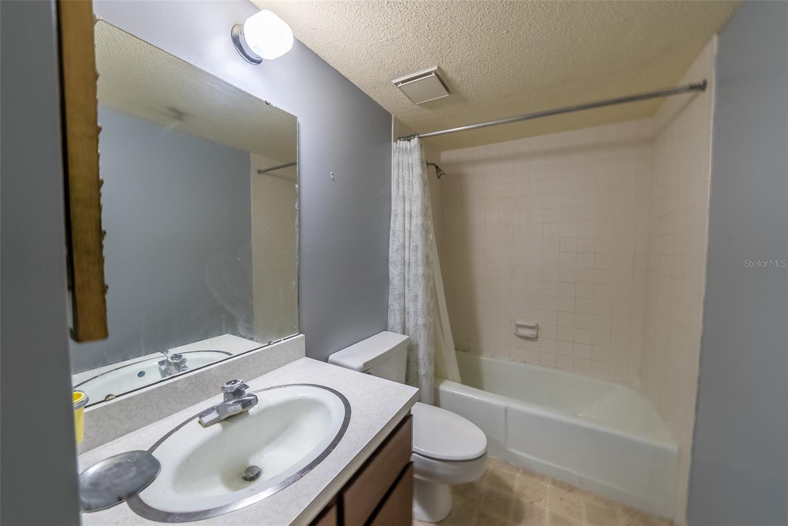 559 FAIRWAY CIRCLE #A