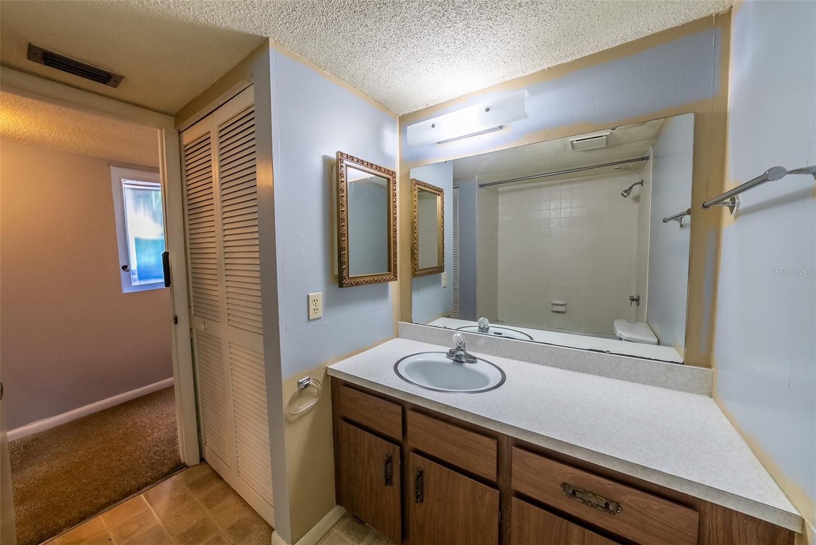 559 FAIRWAY CIRCLE #A