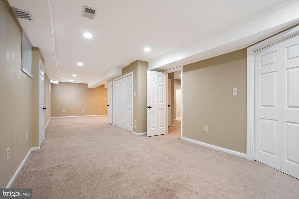 3235 BETSY LANE