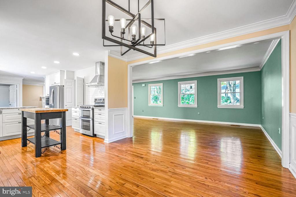 3235 BETSY LANE