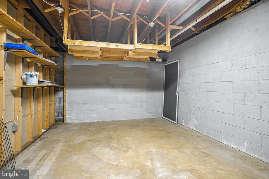 3235 BETSY LANE