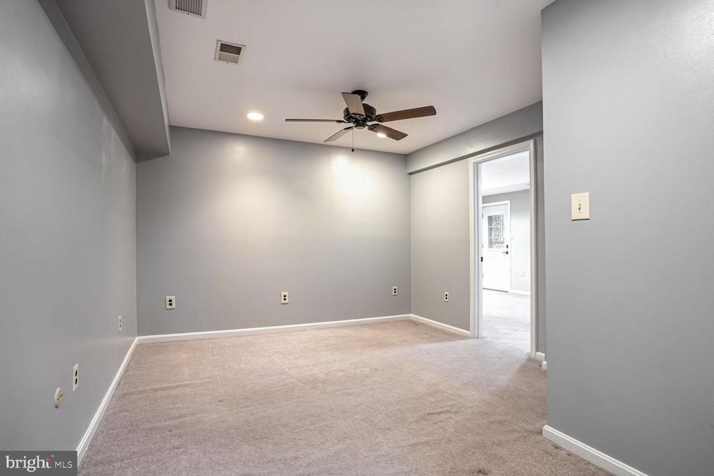 3235 BETSY LANE