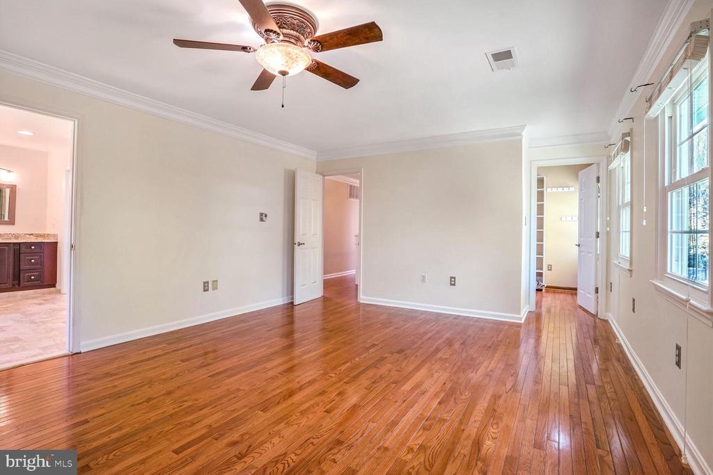 3235 BETSY LANE