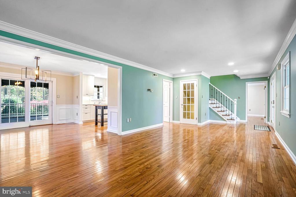 3235 BETSY LANE