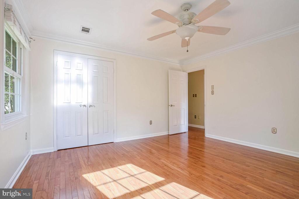 3235 BETSY LANE