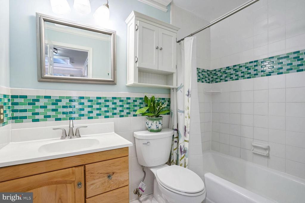 3235 BETSY LANE