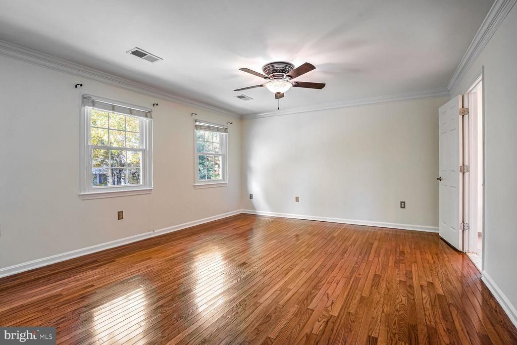 3235 BETSY LANE