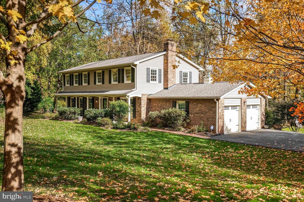 3235 BETSY LANE