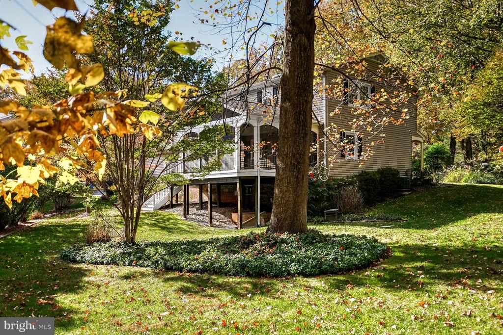 3235 BETSY LANE