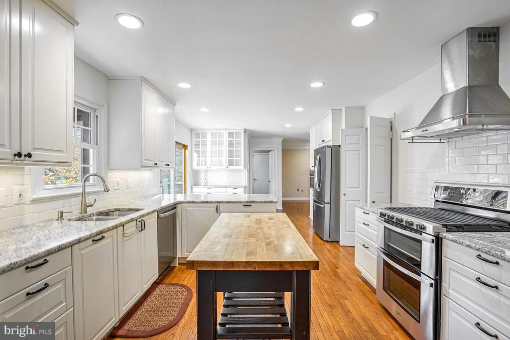 3235 BETSY LANE