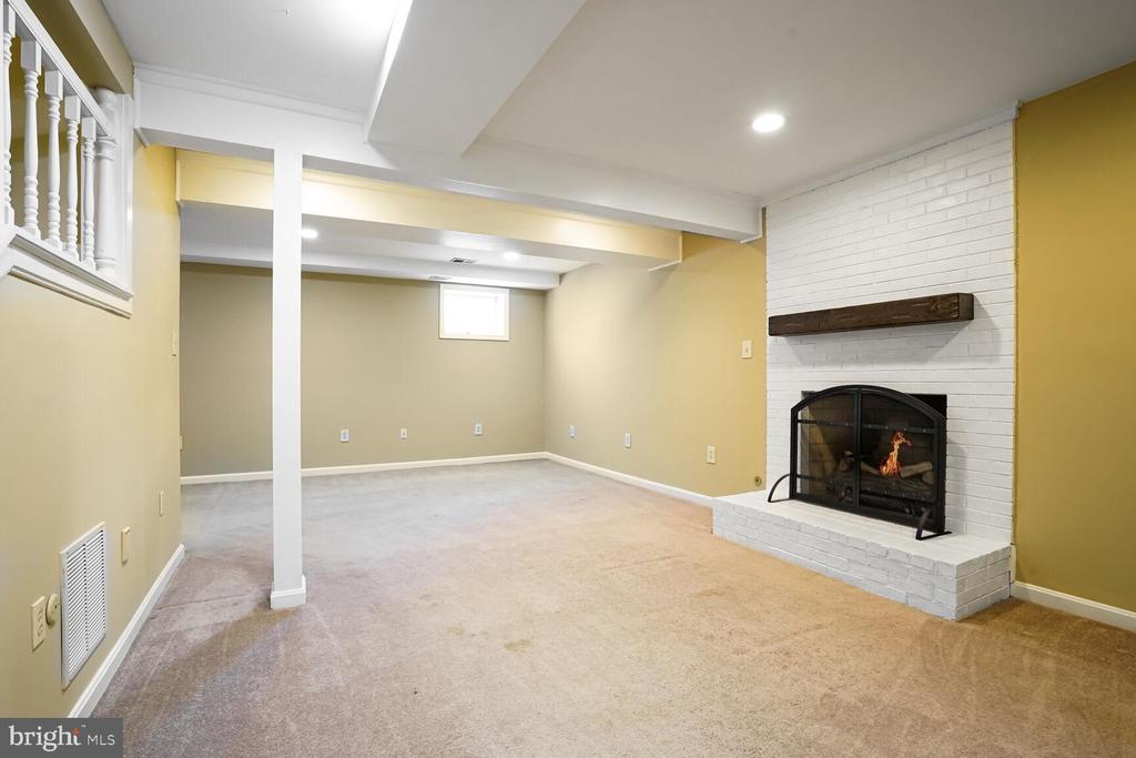 3235 BETSY LANE