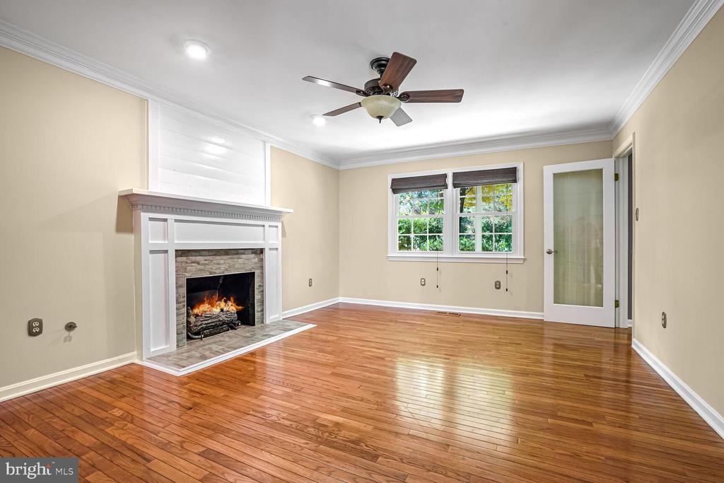 3235 BETSY LANE