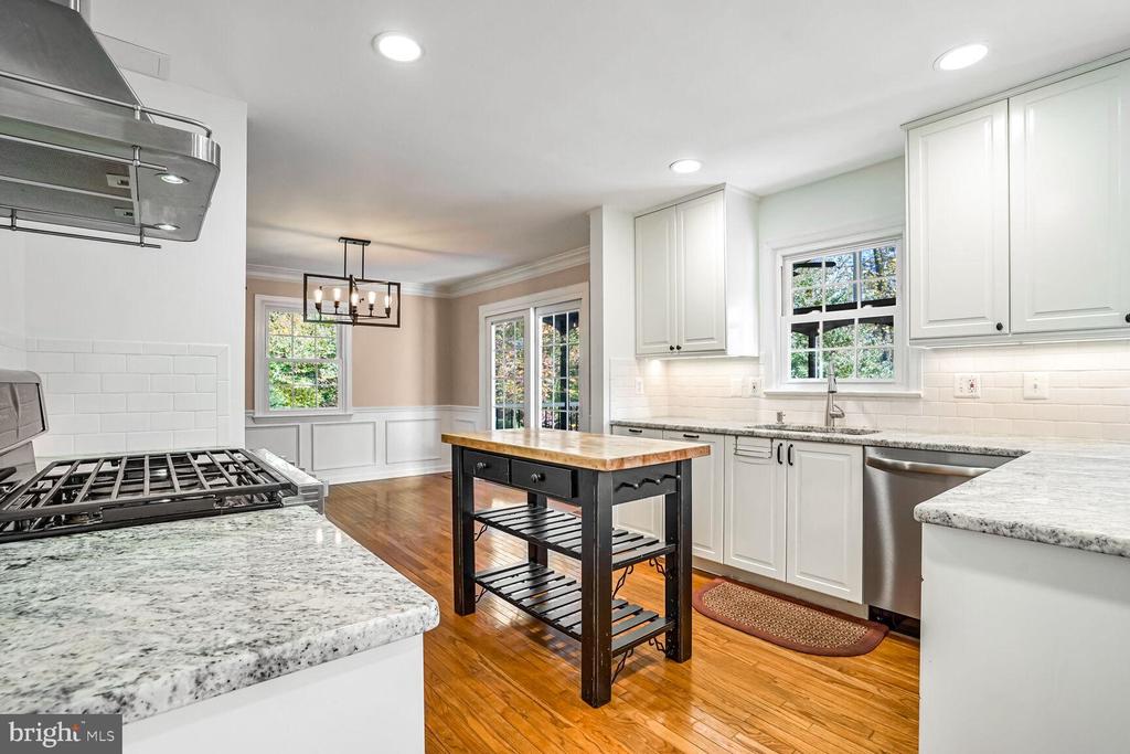 3235 BETSY LANE