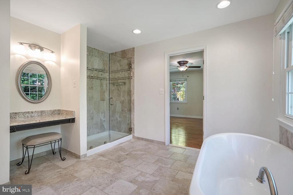 3235 BETSY LANE