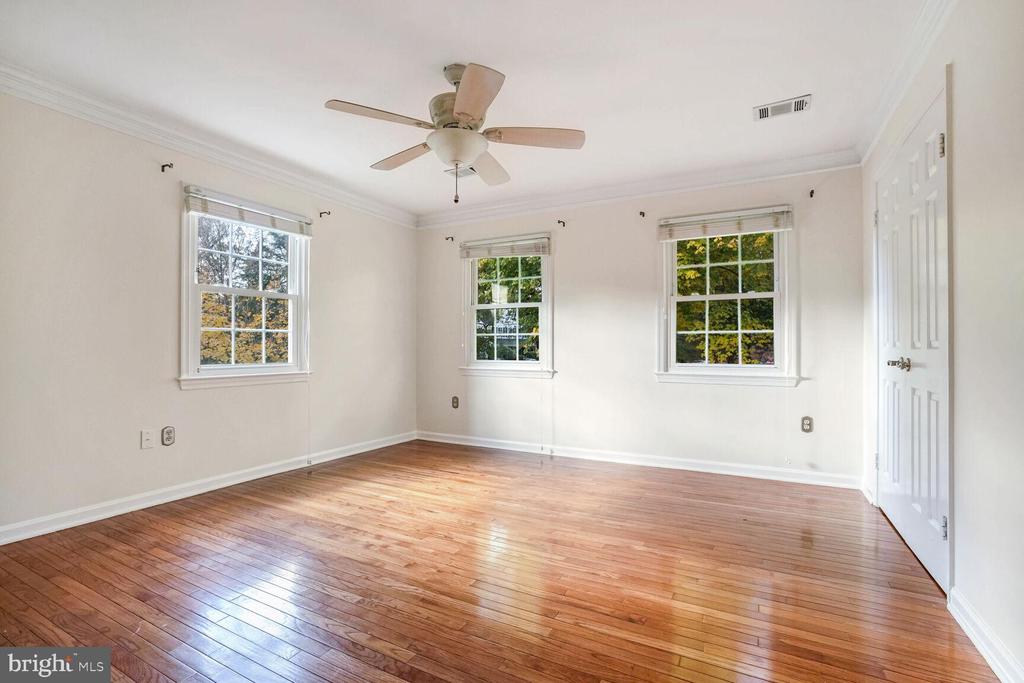 3235 BETSY LANE