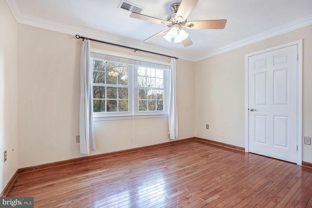 3235 BETSY LANE
