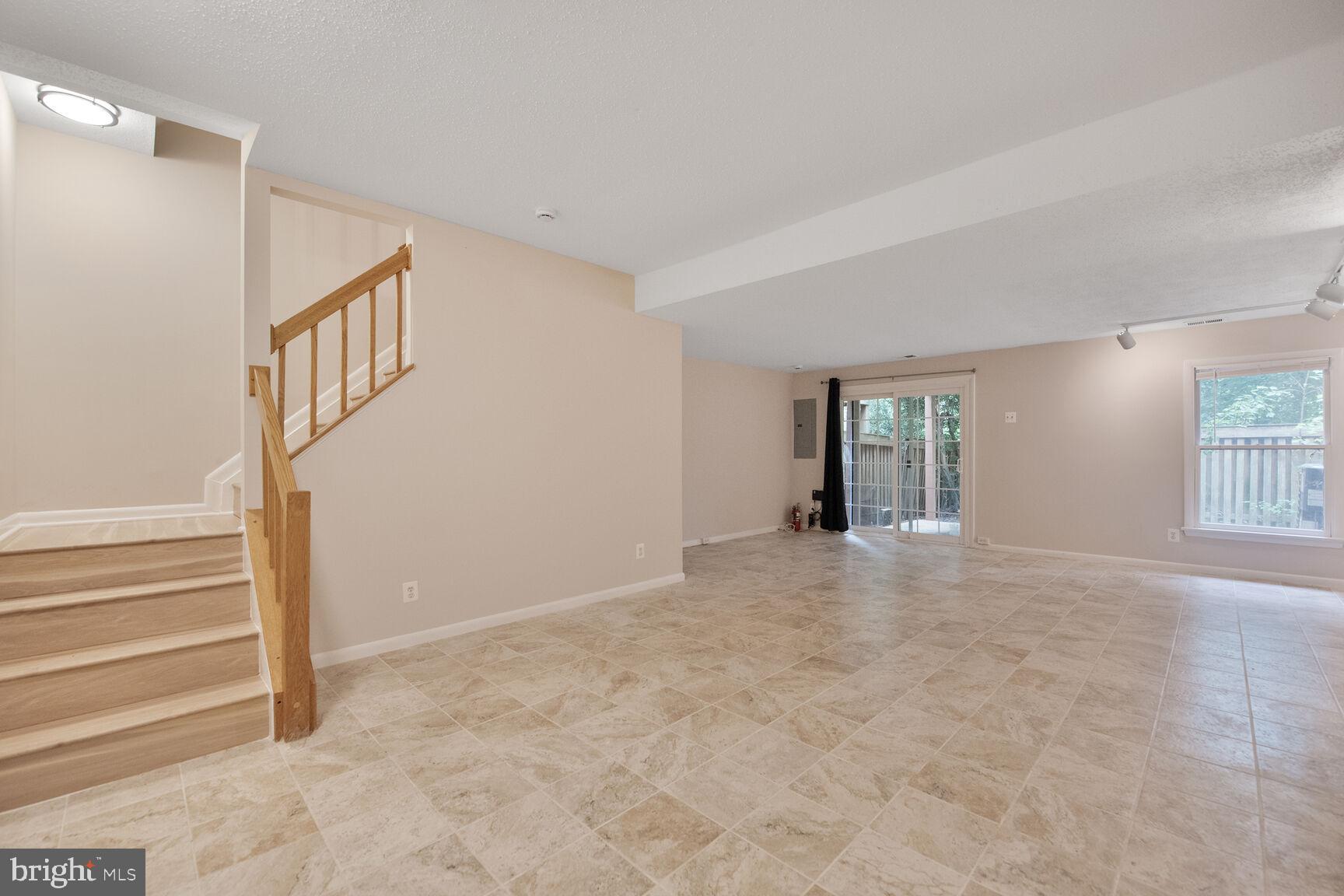 1657 OAK SPRING WAY