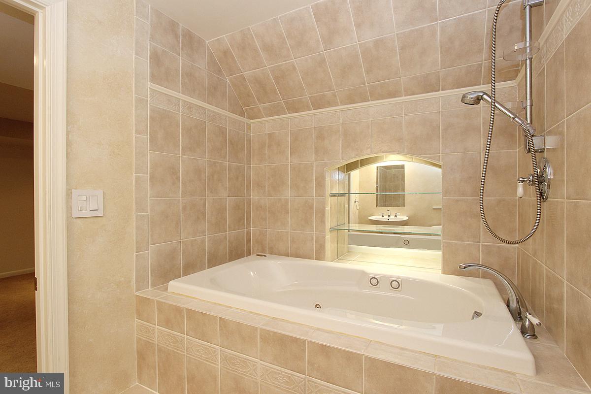 2354 WHEYSTONE COURT