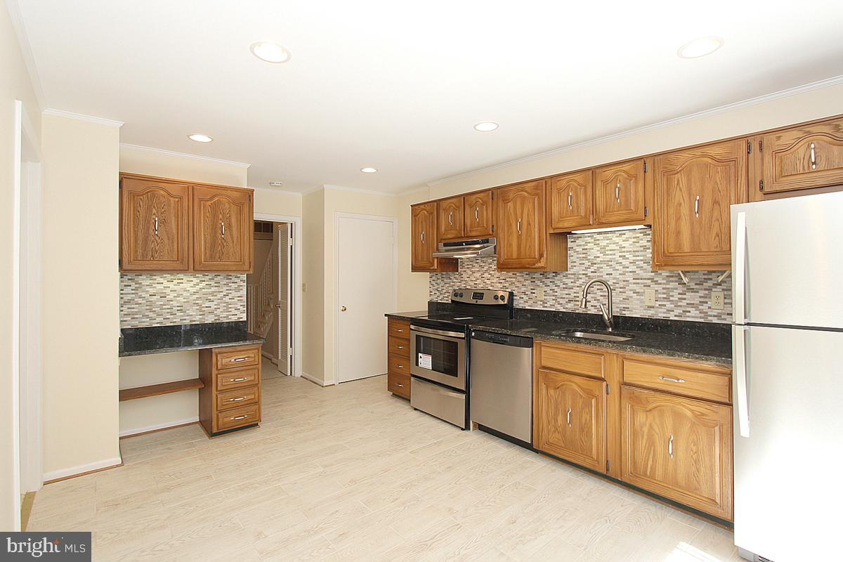 2354 WHEYSTONE COURT