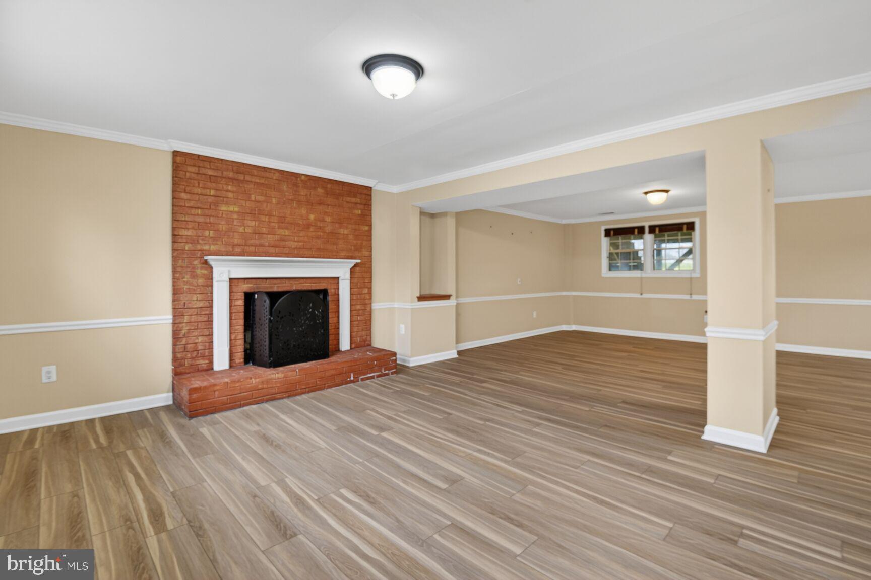 1605 MARY ELLEN COURT