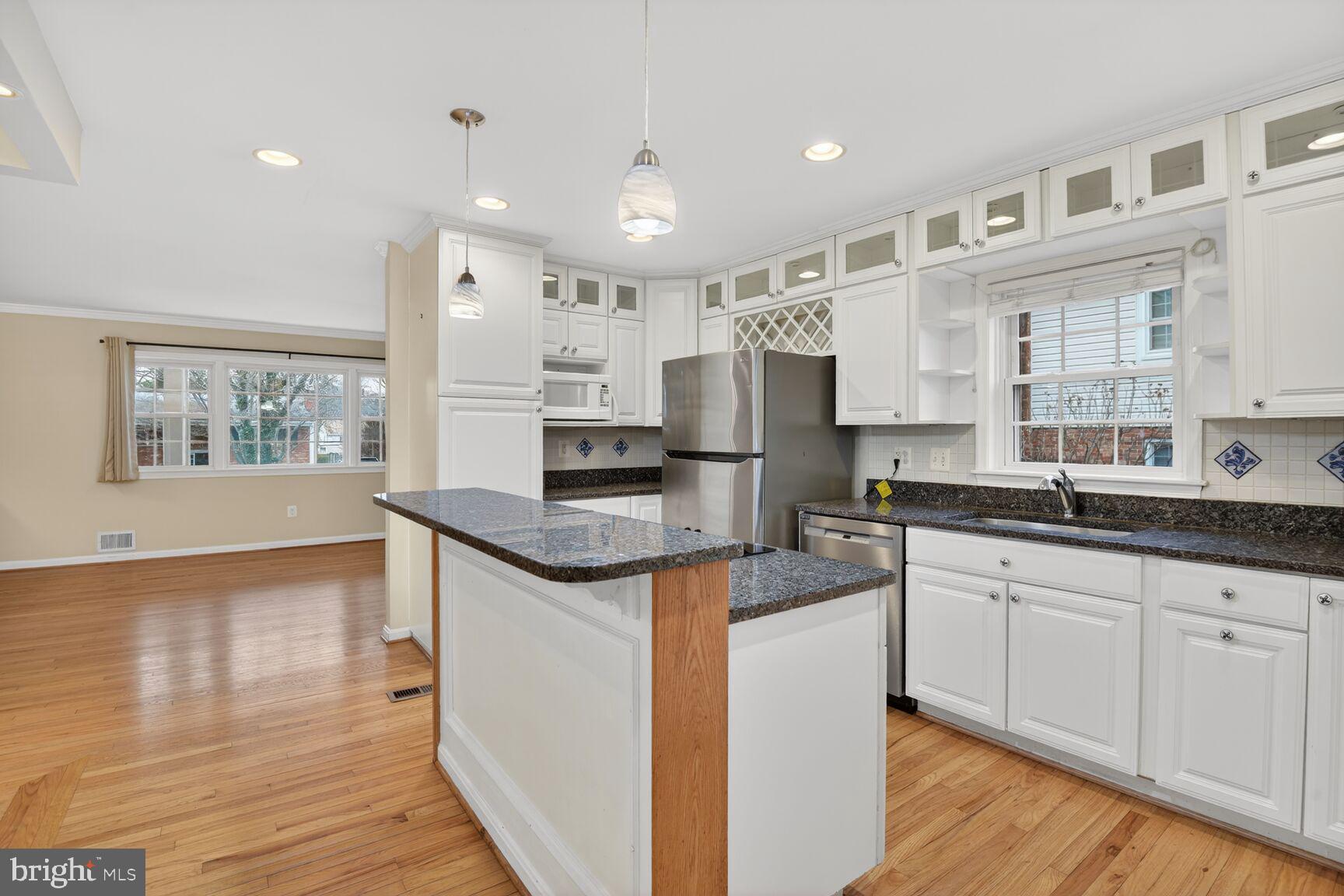 1605 MARY ELLEN COURT