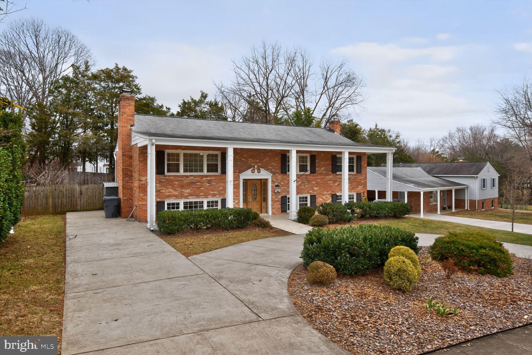1605 MARY ELLEN COURT