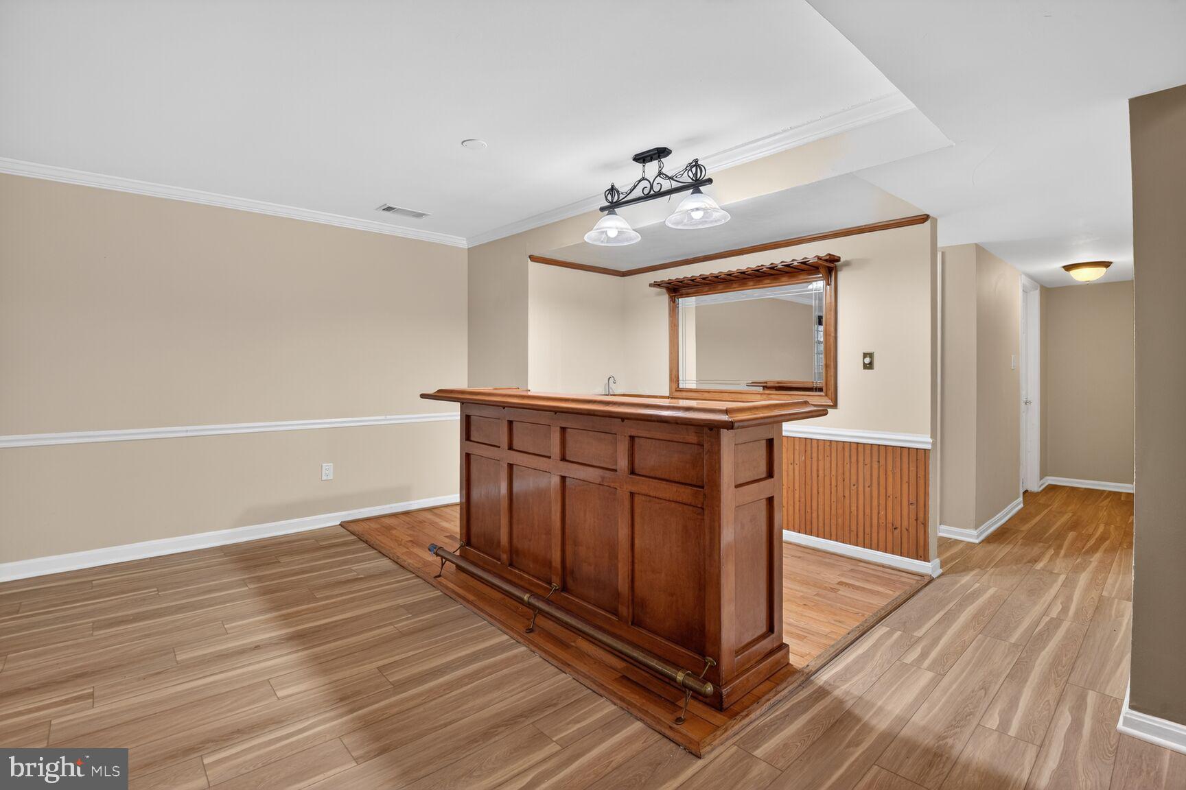 1605 MARY ELLEN COURT