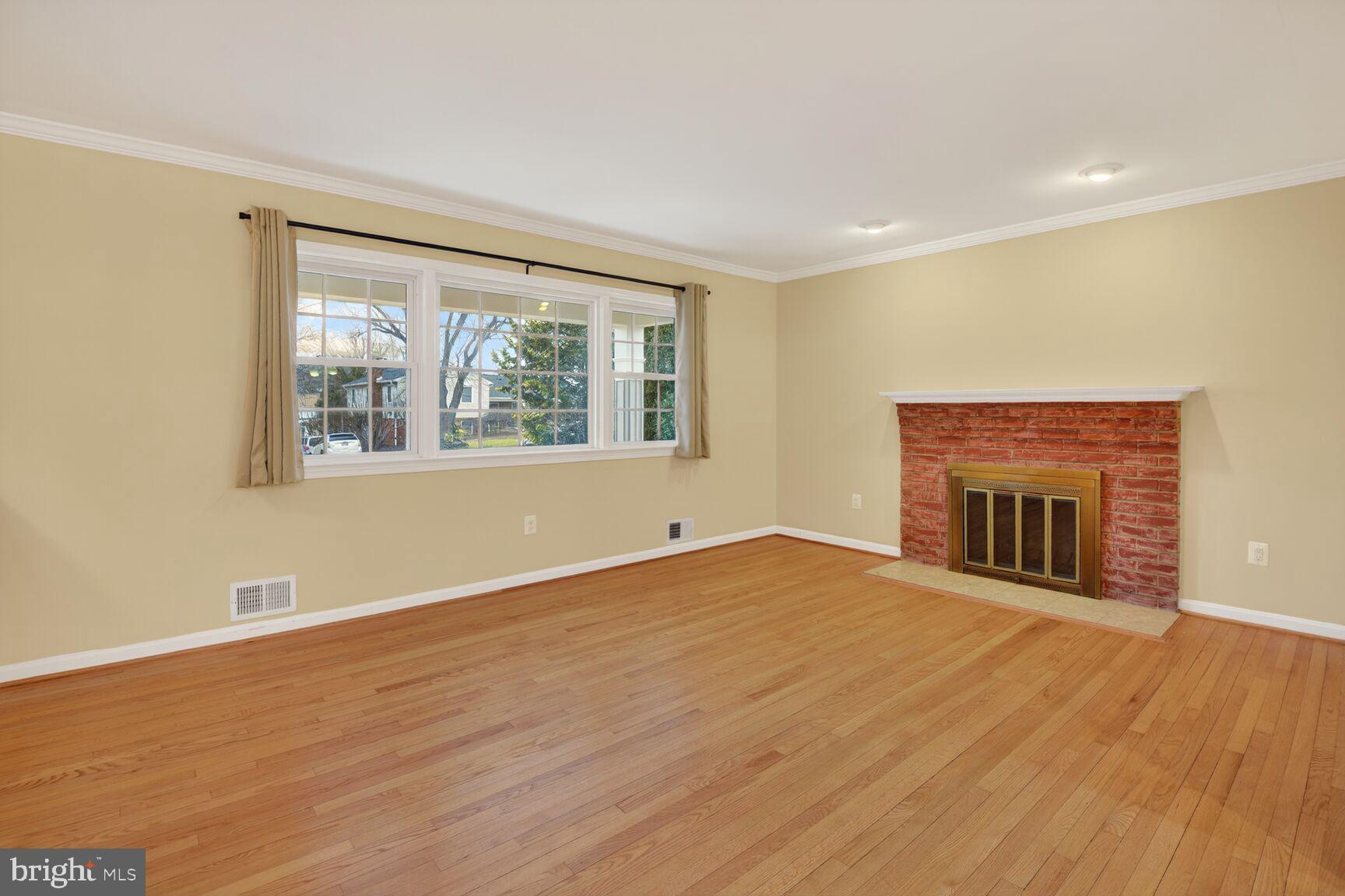 1605 MARY ELLEN COURT