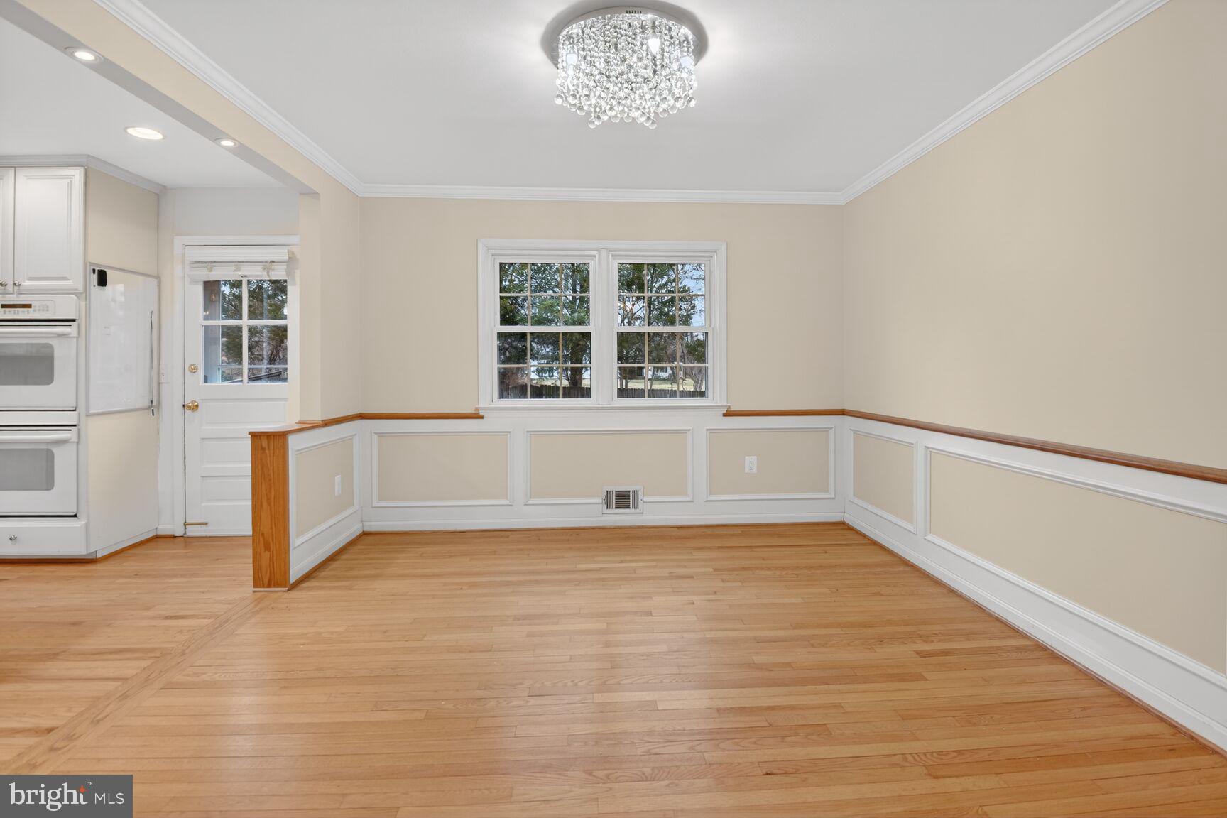 1605 MARY ELLEN COURT