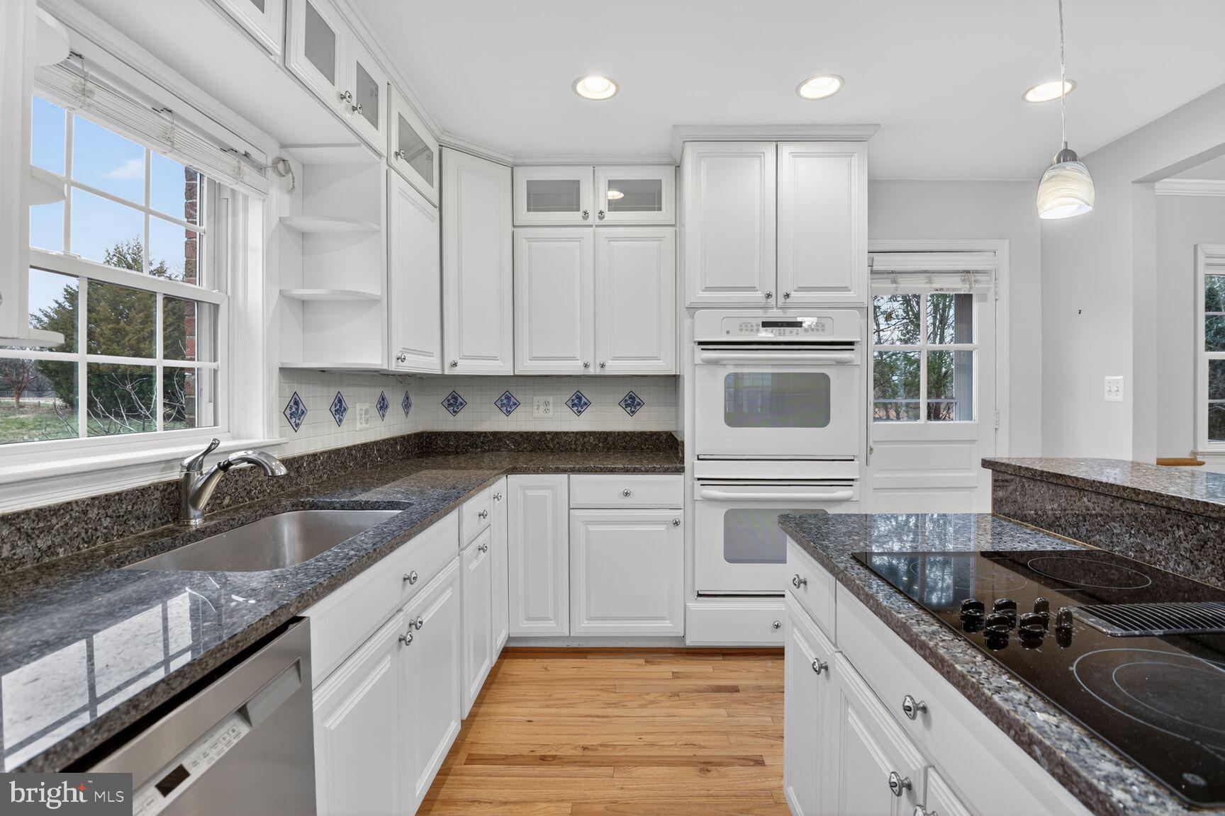 1605 MARY ELLEN COURT